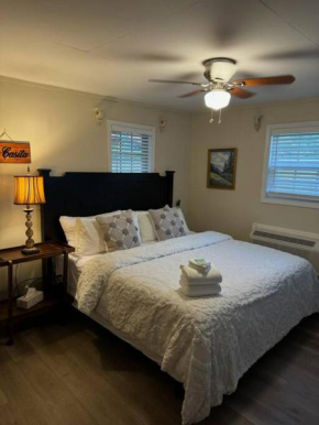 La Casita- King Suite, 3 minutes to parkway